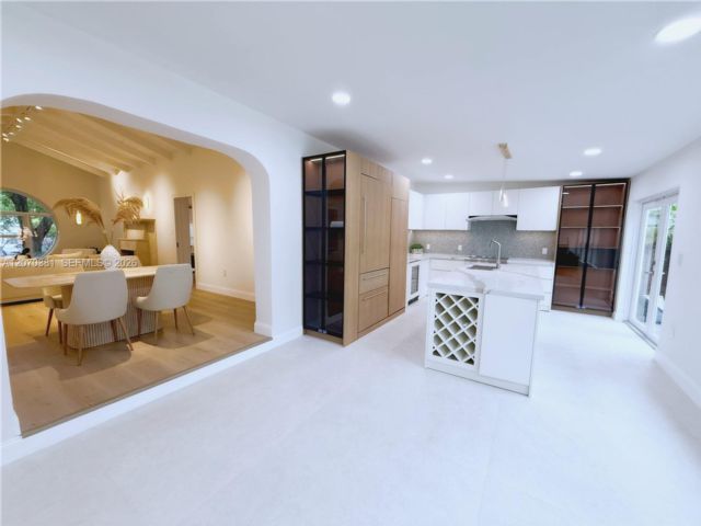  3 BR,  3.00 BTH &nbsp; style home in El Portal