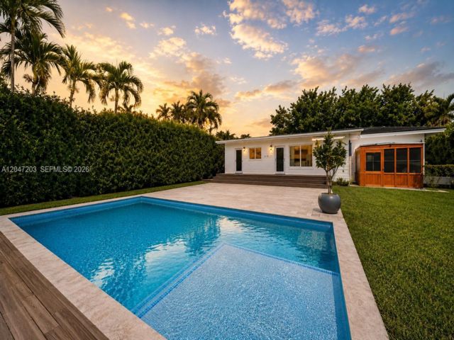  3 BR,  2.00 BTH &nbsp; style home in El Portal