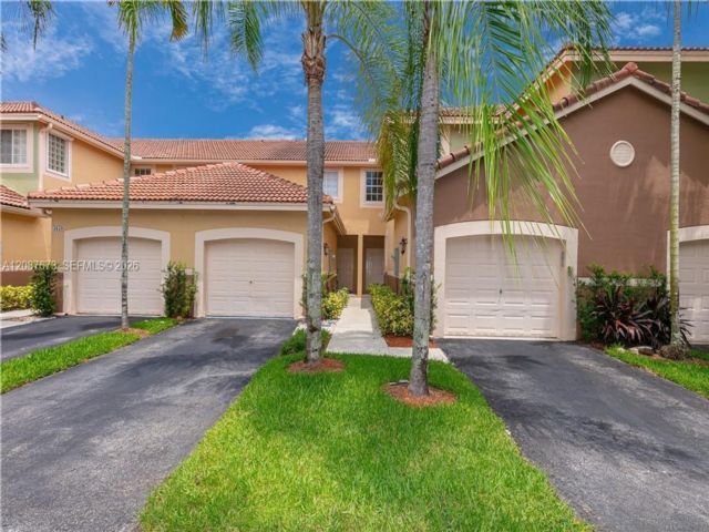  3 BR,  2.50 BTH &nbsp; style home in Weston