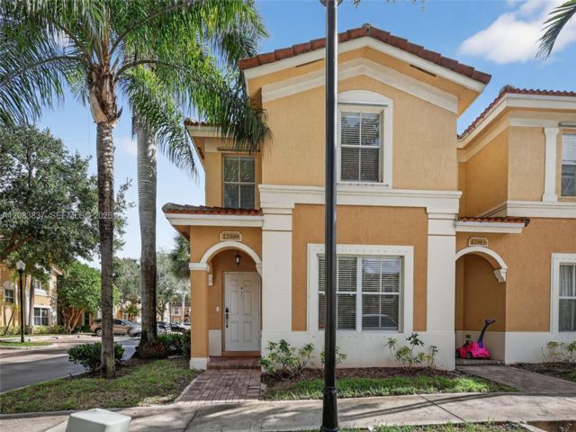  3 BR,  2.50 BTH &nbsp; style home in Miramar