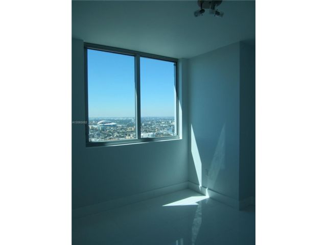 [PHOTO]