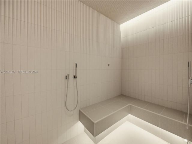 [PHOTO]