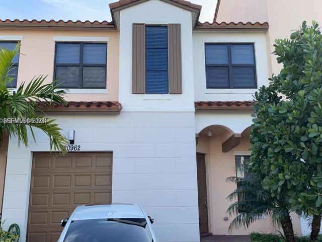 [Pembroke Pines Real Estate, listing number 3349872]