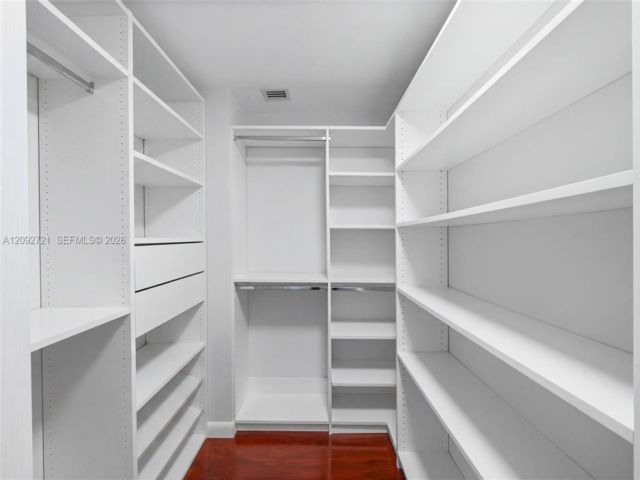 [PHOTO]