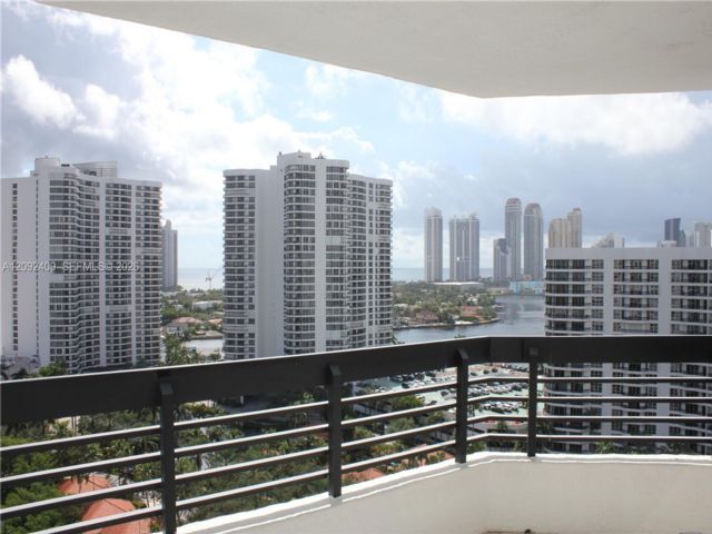  2 BR,  2.00 BTH &nbsp; style home in Aventura