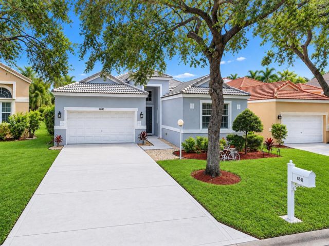  3 BR,  2.00 BTH &nbsp; style home in Parkland