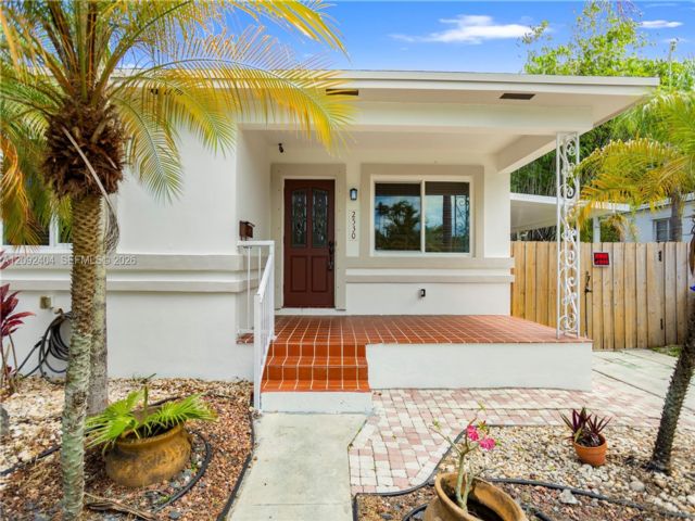  3 BR,  3.00 BTH &nbsp; style home in Hollywood