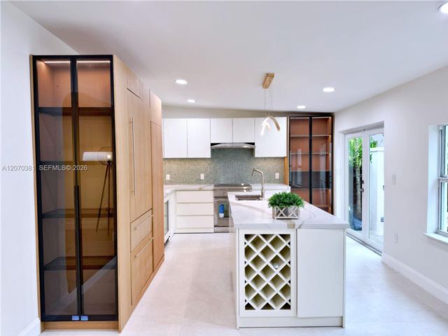  3 BR,  3.00 BTH &nbsp; style home in Miami