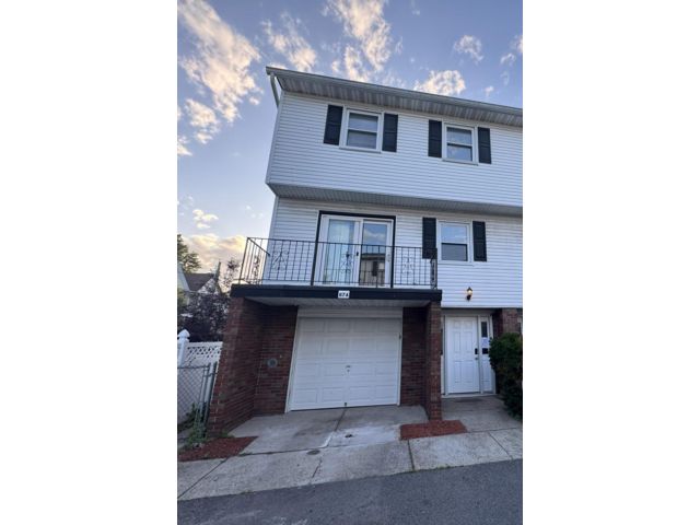  3 BR,  2.50 BTH &nbsp; style home in Bayonne