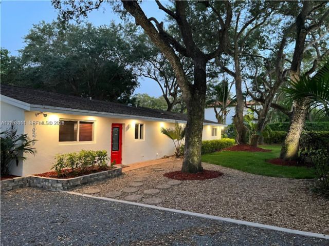  2 BR,  2.00 BTH &nbsp;Duplex style home in Palmetto Bay