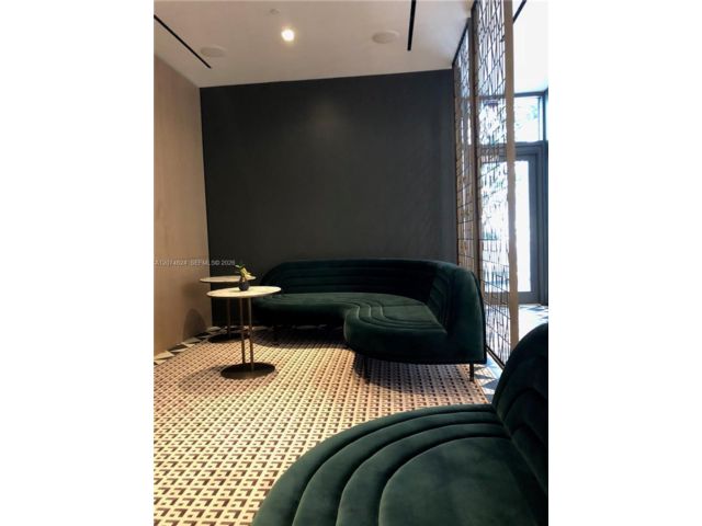 [PHOTO]