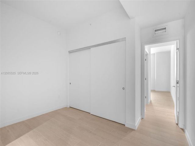 [PHOTO]