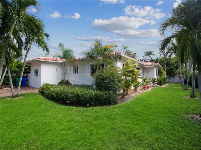  3 BR,  2.00 BTH &nbsp; style home in El Portal