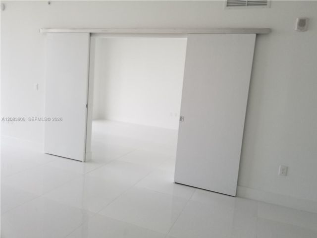 [PHOTO]