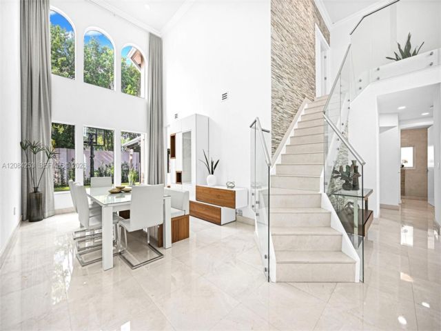  5 BR,  3.00 BTH &nbsp; style home in Medley