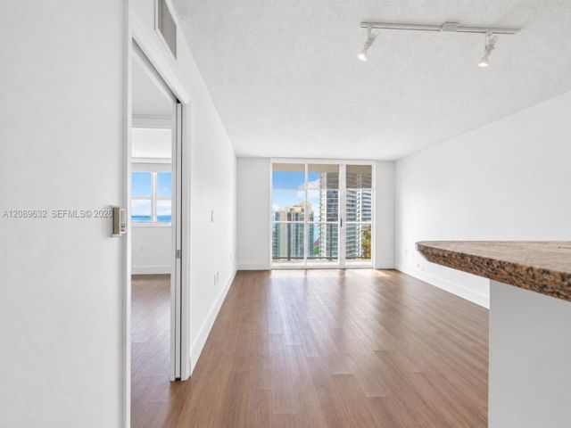 [Miami Real Estate, listing number 3349918]