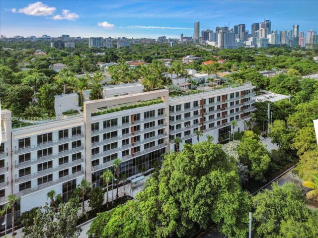  3 BR,  3.00 BTH &nbsp; style home in Miami