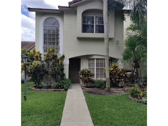  3 BR,  2.50 BTH &nbsp;Townhouse style home in Pembroke Pines