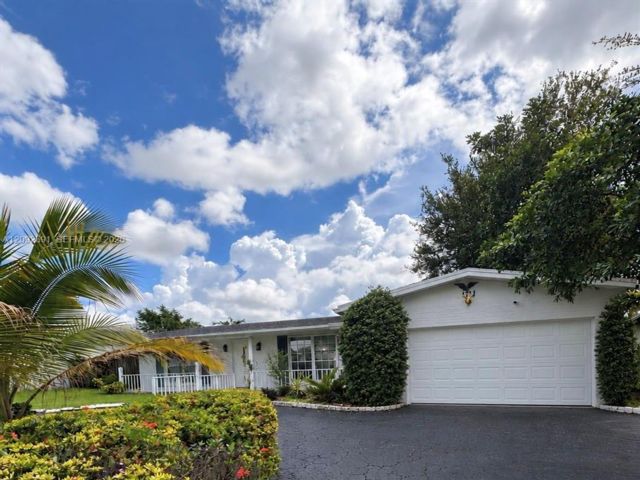  3 BR,  2.00 BTH &nbsp; style home in Hollywood