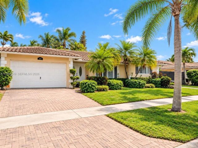  4 BR,  2.00 BTH &nbsp; style home in Hollywood