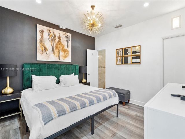 [PHOTO]