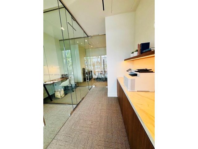 [PHOTO]