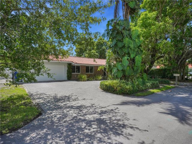  4 BR,  2.00 BTH &nbsp; style home in South Miami