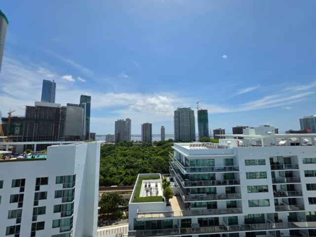 [PHOTO]