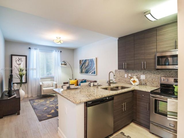  2 BR,  2.00 BTH &nbsp; style home in Miami