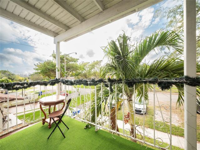  2 BR,  2.00 BTH &nbsp; style home in Miami