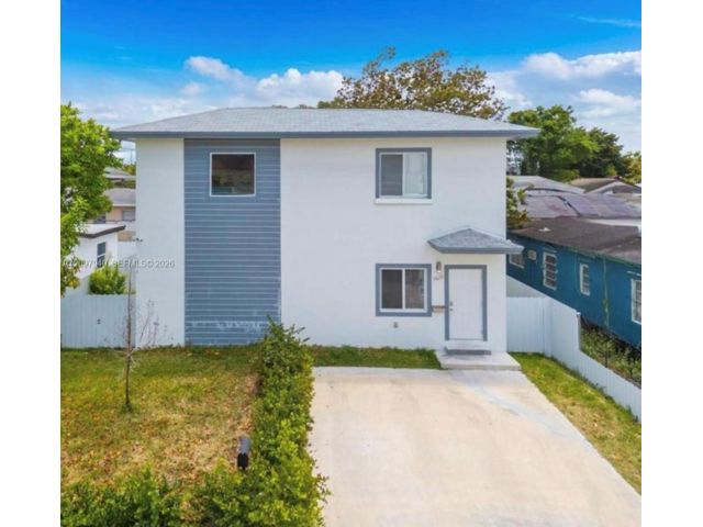  4 BR,  2.50 BTH &nbsp; style home in Miami