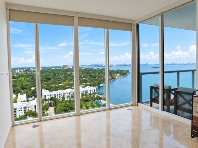  2 BR,  2.50 BTH &nbsp; style home in Miami