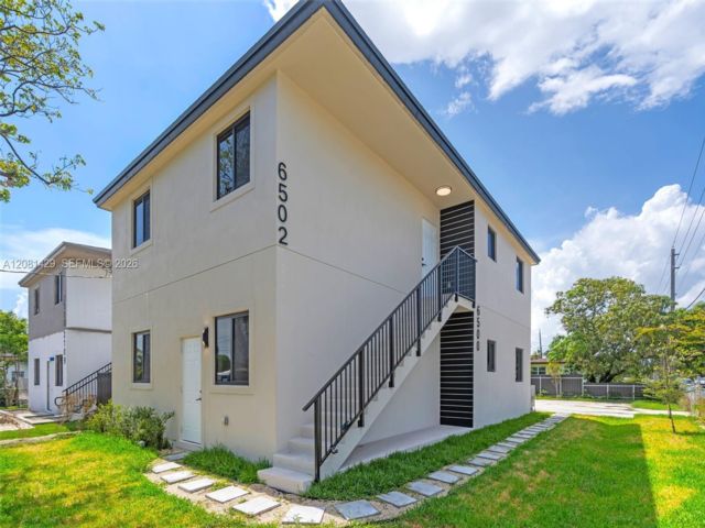  3 BR,  2.00 BTH &nbsp; style home in Miami