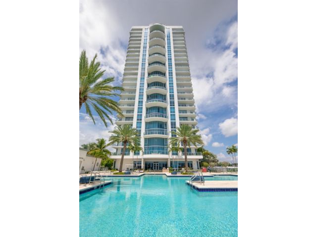  3 BR,  3.50 BTH &nbsp; style home in North Miami Beach