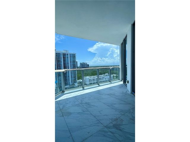 [PHOTO]