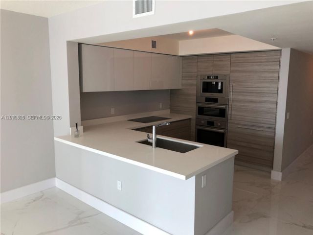 [PHOTO]