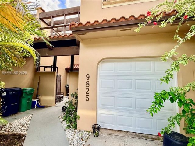  4 BR,  3.00 BTH &nbsp;Townhouse style home in Medley