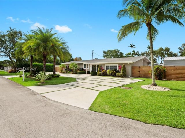  3 BR,  2.50 BTH &nbsp; style home in Kendall