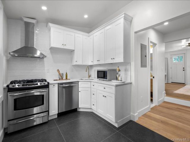  2 BR,  2.00 BTH &nbsp;Townhouse style home in Tappan
