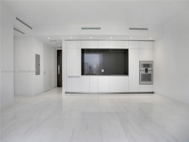 [PHOTO]