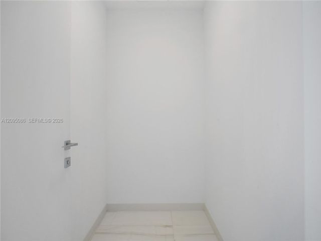 [PHOTO]