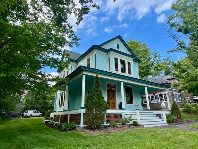  4 BR,  4.00 BTH &nbsp;Victorian style home in Hunter