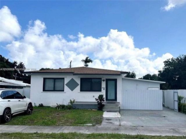  3 BR,  2.00 BTH &nbsp; style home in Miami