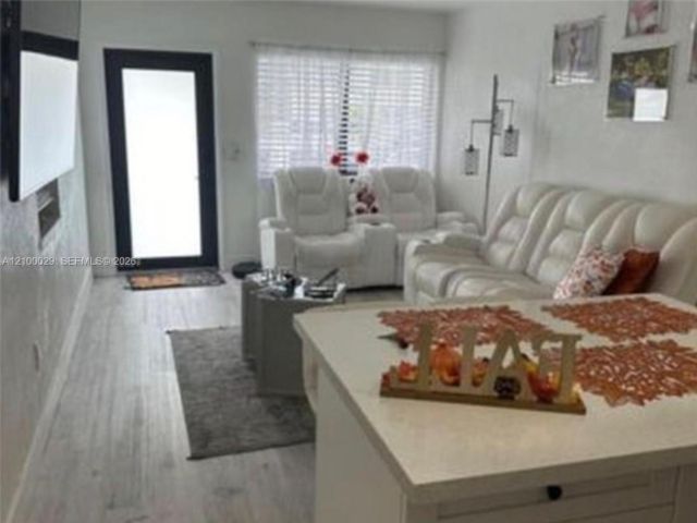 [PHOTO]
