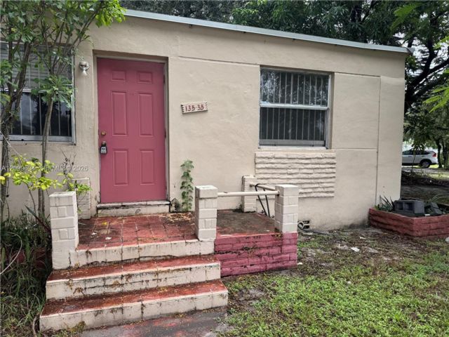  2 BR,  1.00 BTH &nbsp; style home in Biscayne Park