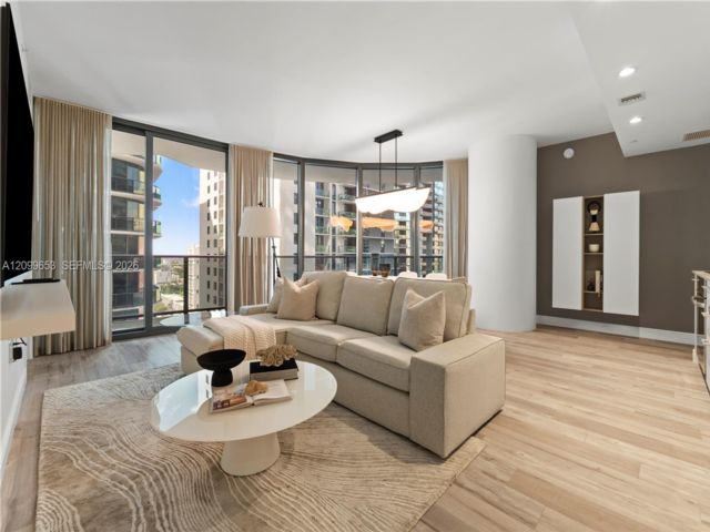  2 BR,  2.00 BTH &nbsp; style home in Miami