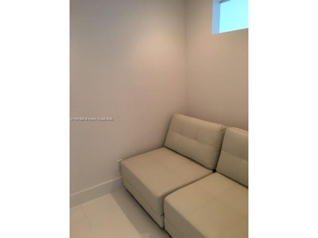 [PHOTO]