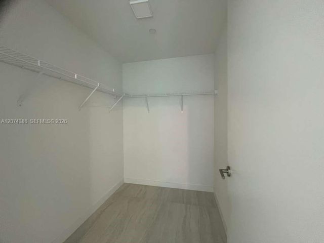 [PHOTO]