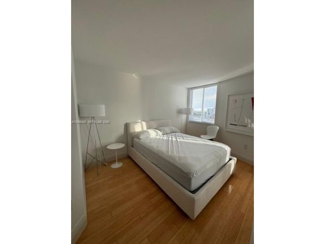 [PHOTO]