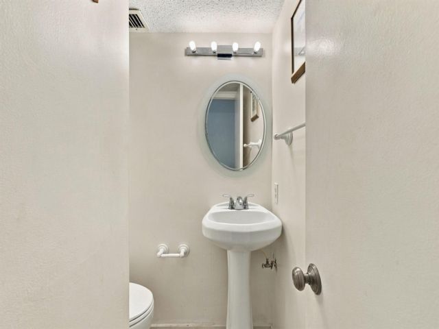 [PHOTO]
